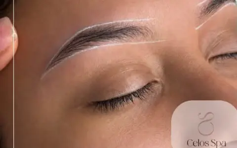 Diseño de cejas con la guía dibujada